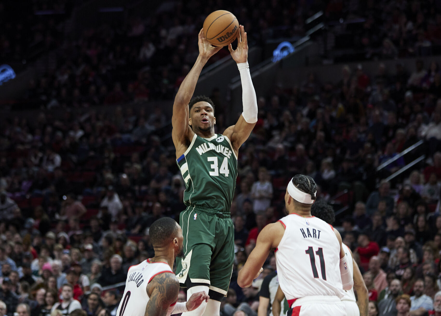 Bucks Trail Blazers Basketball